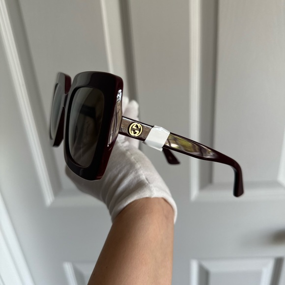 Gucci Oversized Sunglasses - Picture 5 of 6